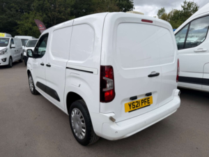 2021 Vauxhall Combo 1.5 Turbo D 2300 Sportive Panel Van 4dr Diesel Manual L1 H1 Euro 6 (100 Ps) in White — image 4