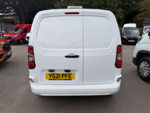 2021 Vauxhall Combo 1.5 Turbo D 2300 Sportive Panel Van 4dr Diesel Manual L1 H1 Euro 6 (100 Ps) in White — image 5