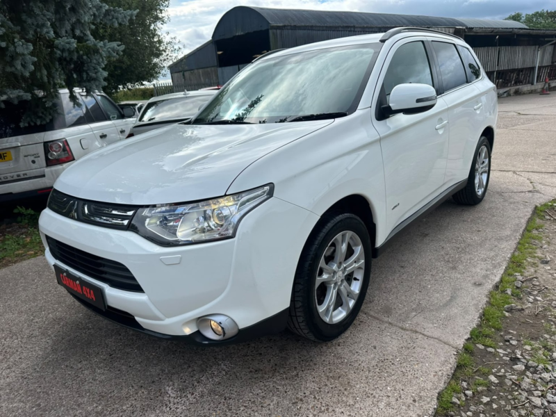 2013 Mitsubishi Outlander 2.2 Di-D Gx4 in White — image 1