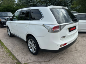2013 Mitsubishi Outlander 2.2 Di-D Gx4 in White — image 2