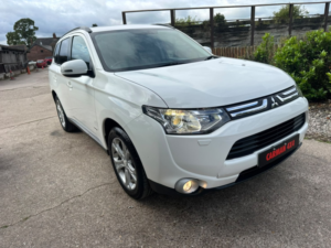 2013 Mitsubishi Outlander 2.2 Di-D Gx4 in White — image 3