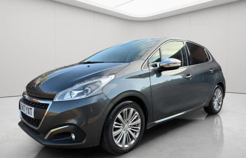 2017 Peugeot 208 1.2 Puretech Allure Euro 6 5dr in Grey — image 1