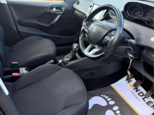2017 Peugeot 208 1.2 Puretech Allure Euro 6 5dr in Grey — image 5
