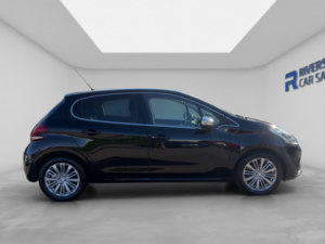 2017 Peugeot 208 1.2 Puretech Allure Hatchback 5dr Petrol Manual Euro 6 (s/s) (82 Ps) in Black — image 4