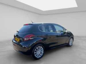 2017 Peugeot 208 1.2 Puretech Allure Hatchback 5dr Petrol Manual Euro 6 (s/s) (82 Ps) in Black — image 5
