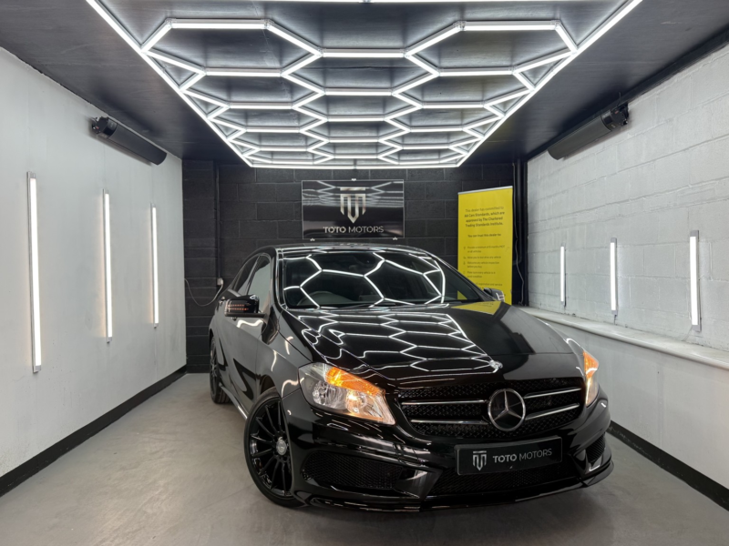 2014 Mercedes-Benz A Class 2.1 A200 Cdi Amg Sport in Black — image 1