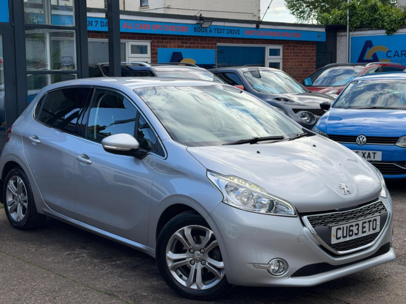 2013 Peugeot 208 1.2 Vti Puretech Allure Euro 5 5dr in Silver — image 1