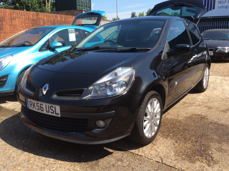2006 Renault Clio 1.4 16v Dynamique S in Black — image 1