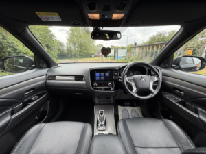 2019 Mitsubishi Outlander 2.4 H Twinmotor 13.8kwh Dynamic in Black — image 2