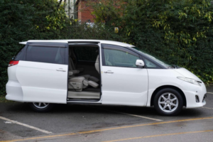 2011 Toyota Estima 2.4 Aeras G-Edition 5dr 7 Seats in White — image 3