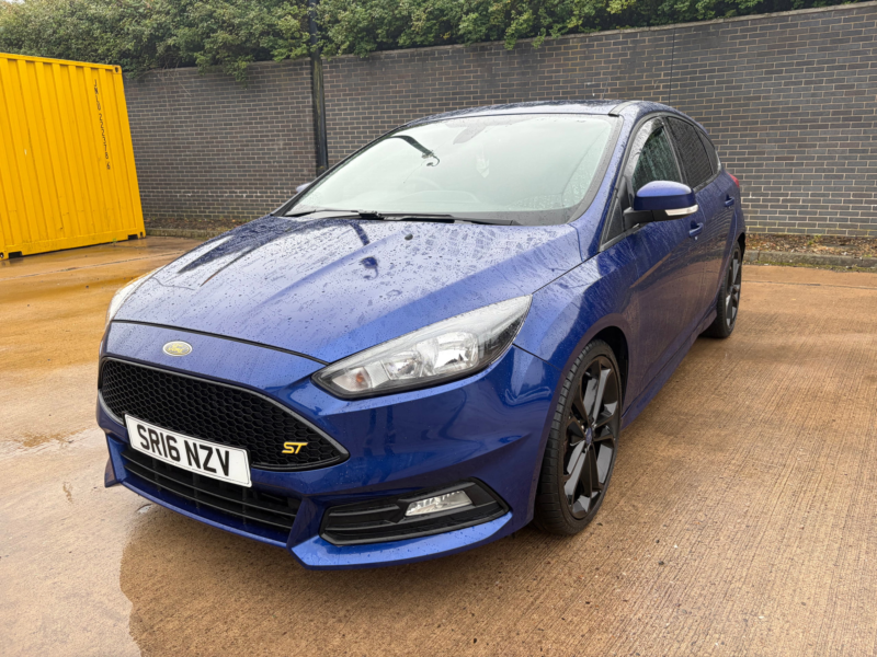 2016 Ford Focus 2.0t Ecoboost St-2 Hatchback 5dr Petrol Manual Euro 6 (s/s) (250 Ps) in Blue — image 1