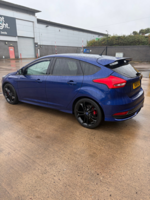 2016 Ford Focus 2.0t Ecoboost St-2 Hatchback 5dr Petrol Manual Euro 6 (s/s) (250 Ps) in Blue — image 3