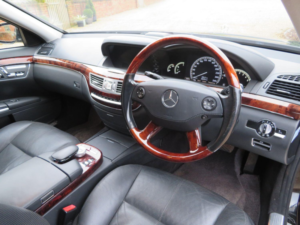 2007 Mercedes-Benz S Class S550 V8 W221 in Black — image 2