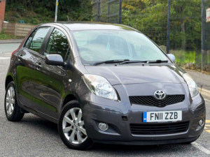 2011 Toyota Yaris 1.4 D-4d T Spirit Hatchback 5dr Diesel Manual Euro 5 (90 Ps) in Grey — image 2