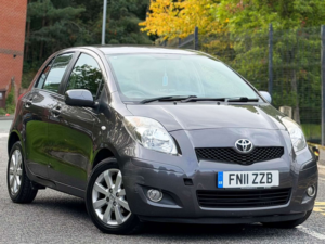 2011 Toyota Yaris 1.4 D-4d T Spirit Hatchback 5dr Diesel Manual Euro 5 (90 Ps) in Grey — image 3