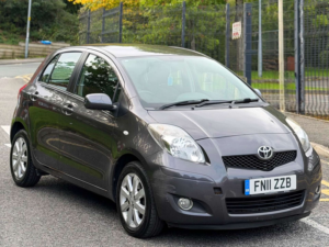 2011 Toyota Yaris 1.4 D-4d T Spirit Hatchback 5dr Diesel Manual Euro 5 (90 Ps) in Grey — image 4