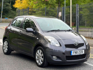 2011 Toyota Yaris 1.4 D-4d T Spirit Hatchback 5dr Diesel Manual Euro 5 (90 Ps) in Grey — image 5