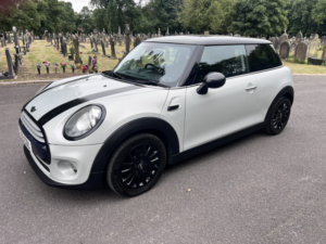 2015 MINI Hatch 1.5 Cooper D 3-Door Hatch in Silver — image 6