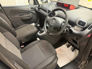 2014 Citroen C3 Picasso 1.6 Hdi Selection MPV 5dr Diesel Manual Euro 5 (90 Ps) in Grey — image 5