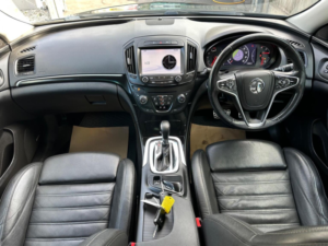 2014 Vauxhall Insignia 2.0 Cdti Sri Nav Auto Euro 5 5dr in Black — image 4