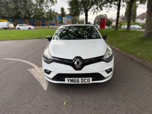 2016 Renault Clio 1.2 Play 1.2 16v 75 in White — image 2