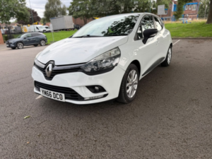2016 Renault Clio 1.2 Play 1.2 16v 75 in White — image 3