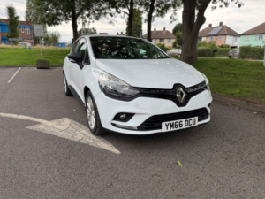2016 Renault Clio 1.2 Play 1.2 16v 75 in White — image 6