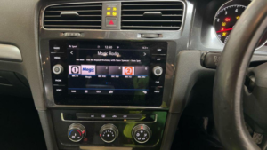2017 Volkswagen Golf 1.4 Tsi Bluemotion Tech Se Nav Euro 6 (s/s) 5dr in Black — image 4