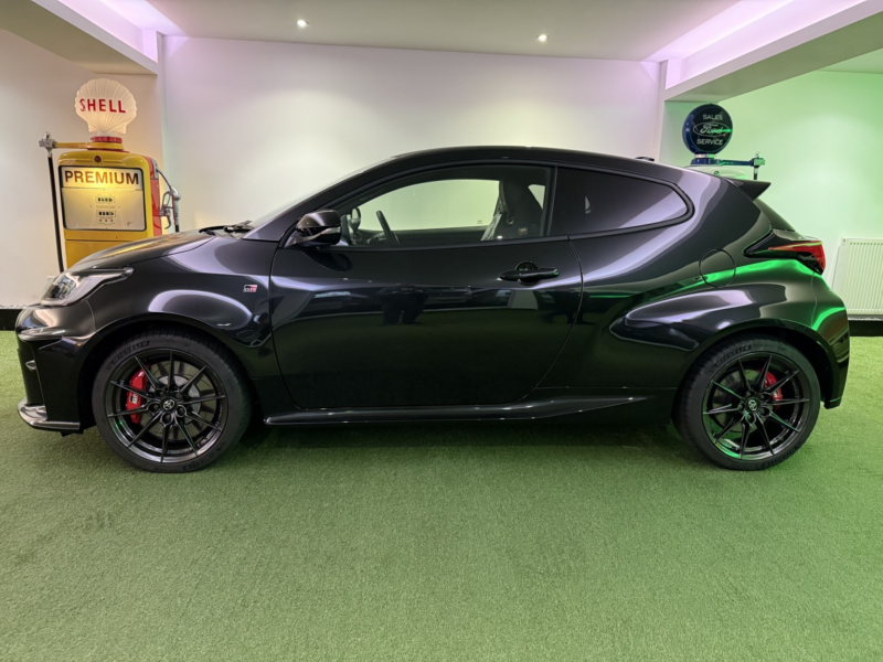 2022 Toyota Yaris 1.6 T Gr Circuit in Black — image 1
