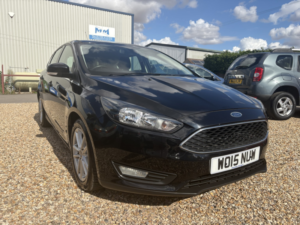 2015 Ford Focus 1.0 T Ecoboost Zetec in Black — image 2