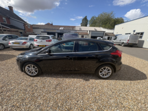 2015 Ford Focus 1.0 T Ecoboost Zetec in Black — image 6