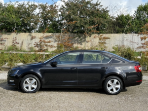 2019 Skoda Octavia 1.6 Tdi Scr Se Technology in Black — image 5