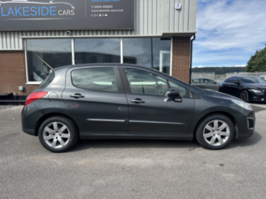 2013 Peugeot 308 1.6 Hdi Active in Grey — image 2