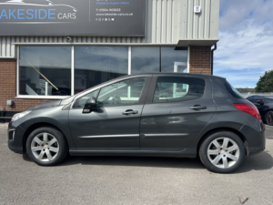 2013 Peugeot 308 1.6 Hdi Active in Grey — image 5