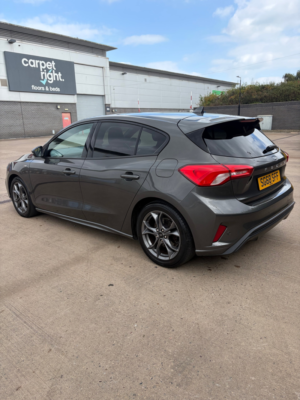 2018 Ford Focus 1.0t Ecoboost St-Line Hatchback 5dr Petrol Manual Euro 6 (s/s) (125 Ps) in Grey — image 3