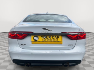 2017 Jaguar Xf 2.0i Prestige Saloon 4dr Petrol Auto Euro 6 (s/s) (200 Ps) in White — image 5