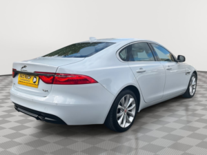 2017 Jaguar Xf 2.0i Prestige Saloon 4dr Petrol Auto Euro 6 (s/s) (200 Ps) in White — image 6