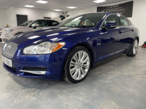 2010 Jaguar Xf 3.0 D V6 Premium Luxury in Blue — image 3