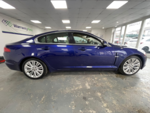 2010 Jaguar Xf 3.0 D V6 Premium Luxury in Blue — image 4