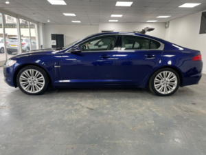 2010 Jaguar Xf 3.0 D V6 Premium Luxury in Blue — image 6