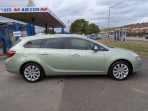2011 Vauxhall Astra 1.6 16v Se Estate in Green — image 6