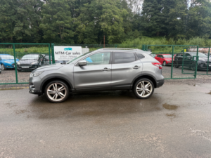 2019 Nissan Qashqai 1.3 Dig-T N-Motion SUV 5dr Petrol Manual Euro 6 (s/s) (140 Ps) in Grey — image 3