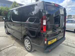 2016 Renault Trafic 1.6 Sl27 Dci 115 Business+ in Black — image 5