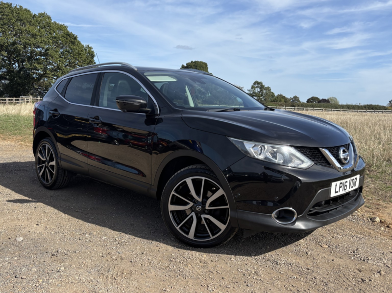 2016 Nissan Qashqai 1.2 Dig-T Tekna in Black — image 1