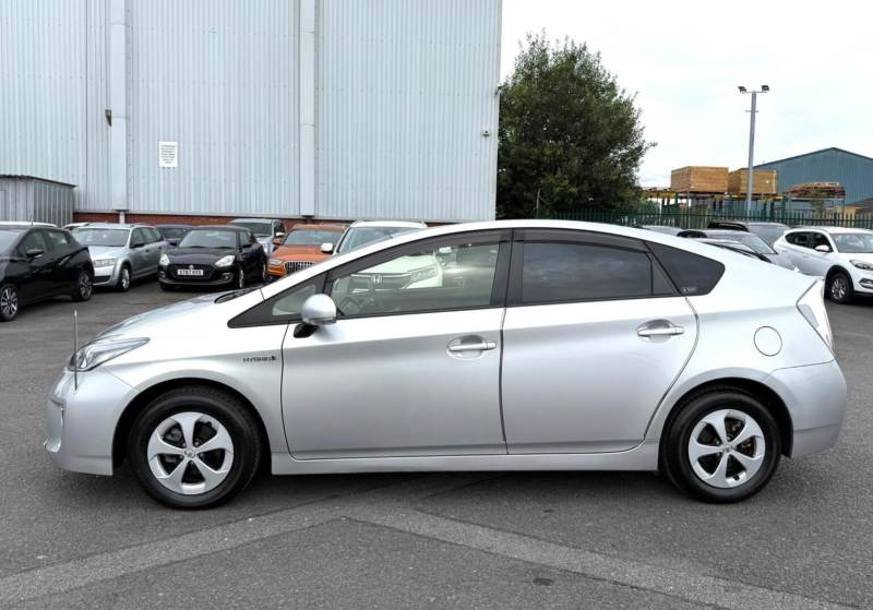 2013 Toyota Prius 1.8 Vvt-H T Spirit Hatchback 5dr Petrol Hybrid CVT Euro 5 (s/s) (136 Ps) in Other — image 1