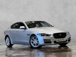 2016 Jaguar Xe 2.0d Prestige Auto Euro 6 (s/s) 4dr in Silver — image 4