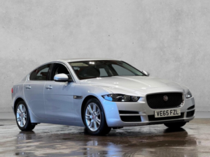 2016 Jaguar Xe 2.0d Prestige Auto Euro 6 (s/s) 4dr in Silver — image 6