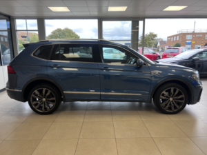 2019 Volkswagen Tiguan Allspace 2.0 Tdi R-Line Tech in Blue — image 4