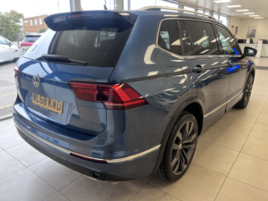 2019 Volkswagen Tiguan Allspace 2.0 Tdi R-Line Tech in Blue — image 5