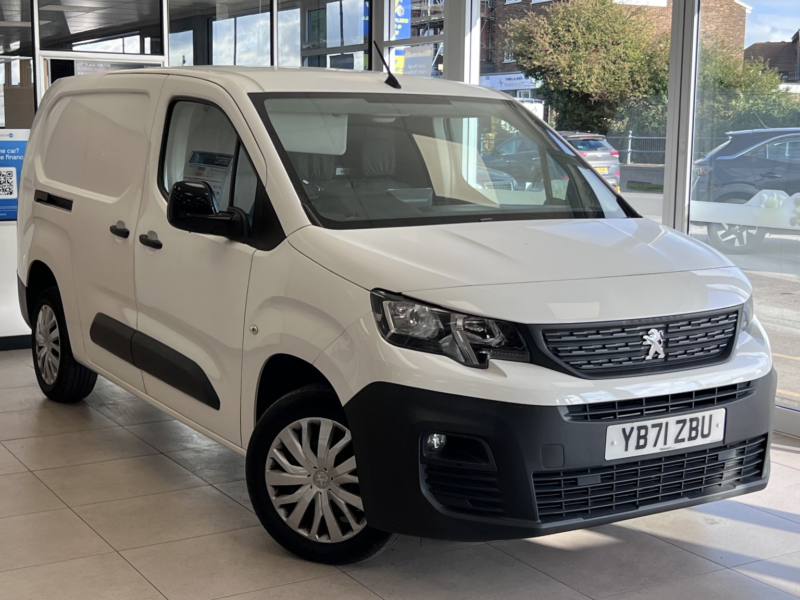 2022 Peugeot Partner 1.5 Bluehdi 950 Professional Premium in White — image 1